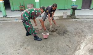 Babinsa Koramil 2304/Anyar Giat Karbak Pembangunan Pagar Sekolah