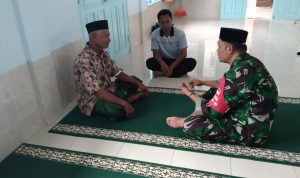 Babinsa Koramil 2304/Anyar, Giat Komsos Membahas Warga Belum Melaksanakan Vaksinasi