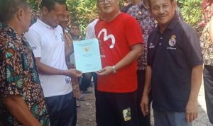 Bupati Basel, Bagikan 500 Lembar Sertifikat Tanah: Salah Satu Bukti Kongkrit dalam penyelesaian Masalah Perbatasan