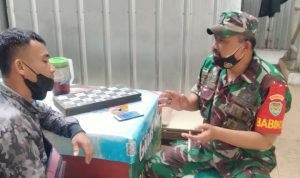 Babinsa Koramil 2301/Cilegon, Giat Komsos Membahas Vaksin Booster