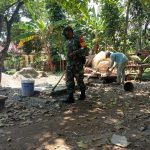 Babinsa Koramil 2305/Cinangka, Giat Karbak Pembangunan Rumah Warga