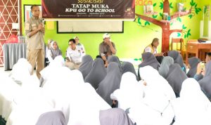 KPU Jeneponto Goes To School di Sekolah SMA 9, Muh Alwi:Program Ini Untuk Mendorong Pemilih Muda