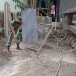 Babinsa Koramil 2305/Cinangka, Giat Karbak Pembangunan Rumah Warga