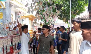 Warga Kampung Tonjong, Meriahkan Maulud Nabi Muhammad Dengan Pawai Panjang Mulud