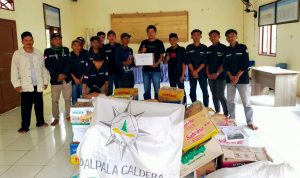 Organisasi Pecinta Alam Palpala Caldera Serahkan Bantuan untuk Warga Terdampak Banjir di Desa Bayah Timur