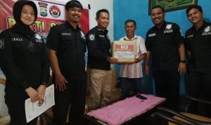 HUT Humas Polri ke-71, Polres Takalar Baksos di Rumah Wartawan