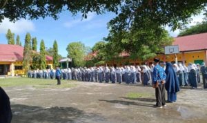 Camat Duampanua Jadi Pembina Upacara di SMKN 5 Pinrang