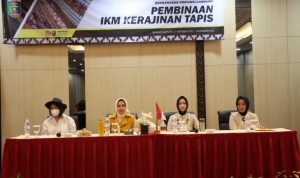 Ketua Dekranasda Prov Lampung Riana Sari Arinal Buka Kegiatan Pembinaan IKM Kerajinan Tapis