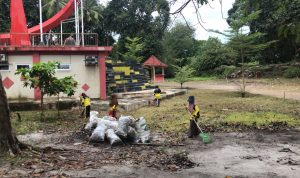 Peduli Terhadap Lingkungan, DLH & Rombongan Kejari Basel Gelar Aksi Bersih Di Pantai Tanjung Kerasak