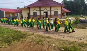 Pertahankan Kesehatan Tubuh Siswa UPTD SDN 1 Sidodadi Gelar Jalan Sehat 