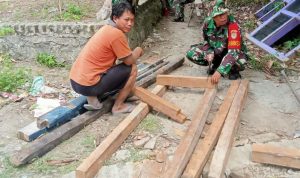 Babinsa Koramil 2304/Anyar, Giat Karbak Pemasangan Konblok