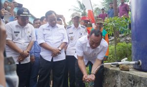 Walikota Cilegon Meresmikan Penampungan Air Bersih Untuk Masyarakat Watu Lawang