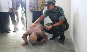 Terima Kunci Bedah Rumah Kodim 0429/Lamtim Pak Karju Sujud Syukur