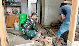 Babinsa Koramil 2303/Pulomerak, Karbak Pembangunan Renovasi Rumah Warga