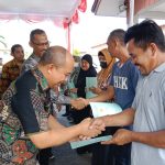 Wali Kota Pangkalpinang dan BPN Serahkan Sertifikat Program PTSL Sebanyak 1.317