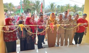 Wabup Debby Resmikan Gedung Serbaguna Desa Sengir