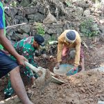 Babinsa Koramil 2307/Ciwandan, Karbak Gotong Royong Pembangunan Drainase