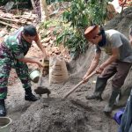 Babinsa Koramil 2304/Anyar, Giat Karbak Pemasangan Pondasi Rumah