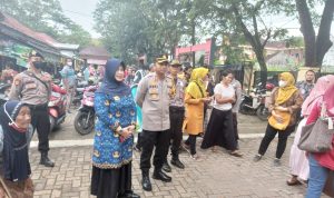 Kapolres Metro Tinjau Kegiatan Penetrasi Pasar di Halaman Pasar Margorejo