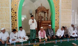 Wali Kota Molen Bahagia Dapat Bersamai Shalat Jumat Perdana di Masjid Al-Mizan