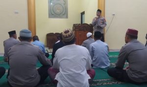 AKBP Heri Sulistyo Nugroho Berjamaah Solat Subuh Bersama Masyarakat Kota Metro