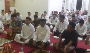 Pj Bupati Takalar Laksanakan Sholat Tarwih Bersama di Rumah Jabatan