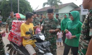 Jelang Buka Puasa, Kodim 0429/Lamtim Kembali Bagikan Takjil Gratis