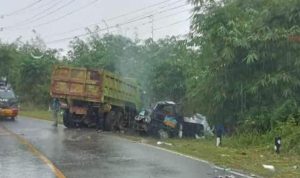 Tabrakan Maut Truk vs Mini Bus di Desa Nangka, 1 Orang Meninggal Dunia