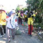 Puluhan Pasukan Kuning DLH Basel Bersihkan Masjid hingga Perkuburan di Kampung Lalang