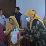 Pj. Bupati Takalar bersama Pj. Ketua TP. PKK Bagikan Paket Berkah Ramadhan untuk Warga Kurang Mampu Ekstrem