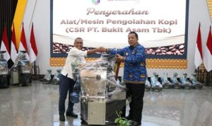 Gubernur Lampung Terima Bantuan CSR Berupa Alat Pengolaan Kopi dari PT Bukit Asam Tbk buat