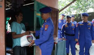 Berbagi di Bulan Ramadhan, Ditpolairudda Polda Babel Bagikan Sembako dan Takjil ke Masyarakat Pesisir dan Nelayan