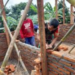 Babinsa Koramil 2302/Bojonegara, Giat Karbak Pembangunan Rumah Warga