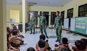 Anggota Satgas TMMD, Menyambut Kedatangan Puluhan Siswa SDN Kedaleman IV Cibeber