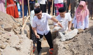 Peletakan Batu Pertama Masjid di Panggung Rawi, Bersama Walikota Cilegon