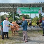 Ratusan Warga Muntok Terima Daging Kurban dari Kapolres Bangka Barat