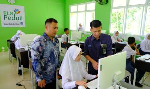 PLN Hadirkan Fasilitas Komputer untuk Siswa/i di SMPN 3 Kelapa, Dukung Digitalisasi Pendidikan