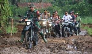 Sulitnya Medan Tak Gentarkan Jajaran Forkopimda Cek Sasaran Fisik TMMD ke-117 Kodim 0429/Lamtim