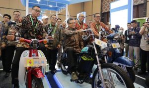 Menteri ESDM dan PLN Ajak Masyarakat Beralih ke Kendaraan Listrik Lewat Motor Konversi