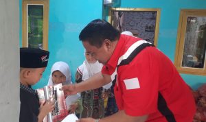 Amin P. Napitupulu Caleg DPRD Kota Cilegon, Berbagi Bantuan untuk Masyarakat Kurang Mampu di Dapil 4