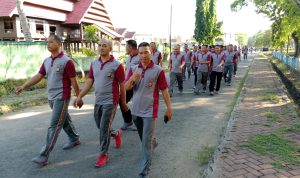 Jaga Kebugaran Personel, Polres Takalar Gelar Olah Raga Jalan Santai