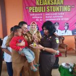 Peduli Stunting, Kejari Bangka Selatan berikan Makanan Tambahan