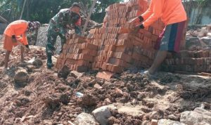 Babinsa Koramil 2301/Cilegon, Karbak Giat Pembangunan Siskamling