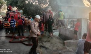 Personel Polsek Tamalatea Datangi Lokasi Kebakaran  di Kp Lanrayya Kel Bontoramba