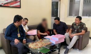 Penyerahan Tersangka dan Barang Bukti (Tahap II) Kasus Korupsi Pembangunan Pasar Rakyat Kecamatan Grogol