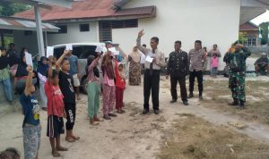 Kapolsek Pasimarannu, Iptu Abdul Malik Gelar Lomba Tarik Tambang dan Balap Karung !