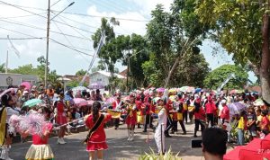 Iringi Pawai Baris Indah, Marching Band SMK Yapentob Toboali Tampil Memukau Didepan Podium Penghormatan