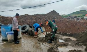 Babinsa Koramil 2302/Bojonegara, Karbak Pembangunan Jalan Masyarakat