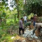 Babinsa Koramil 2303/Pulomerak, Karbak Pembuatan Tembok Penahan Tanah