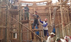 Wujud Kemanunggalan TNI, Babinsa 429-13/MK Bersama Warga Gotong Royong Bangun Masjid